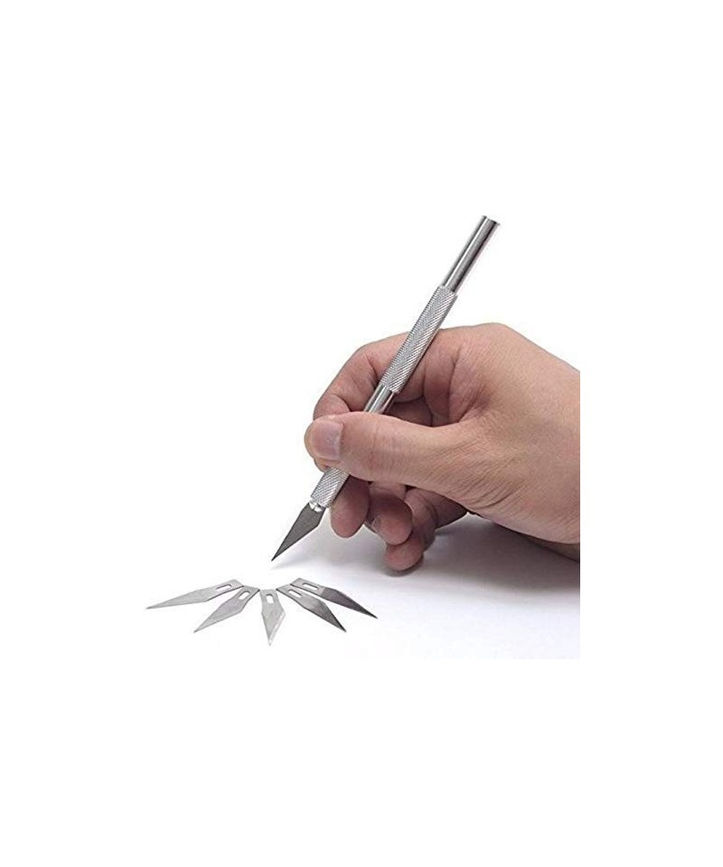 Cuchilla con mango de metal con hojas