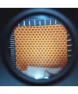 Lupa pequeña con base de metal