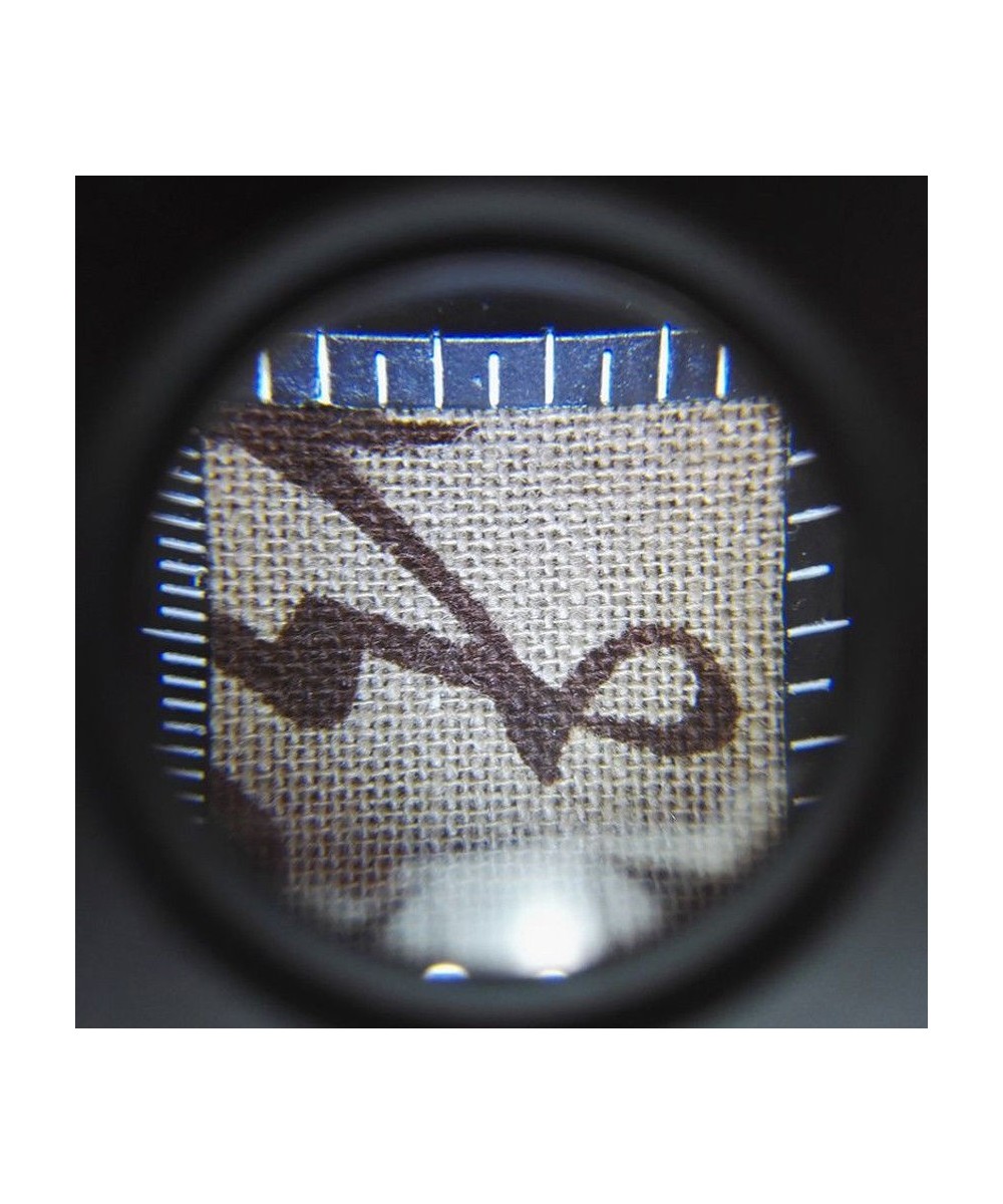 Lupa pequeña con base de metal